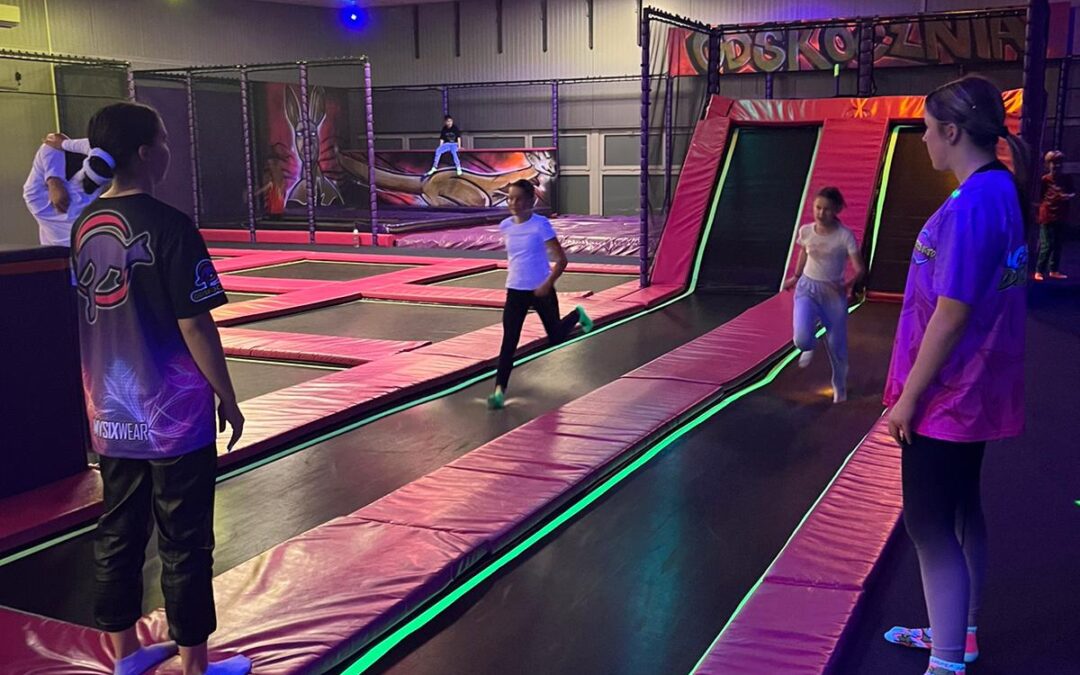 Przyjaźń i&nbsp;Przygoda w&nbsp;Parku Trampolin Odskocznia: Najlepszy sposób na&nbsp;spędzenie czasu w&nbsp;Opolu!